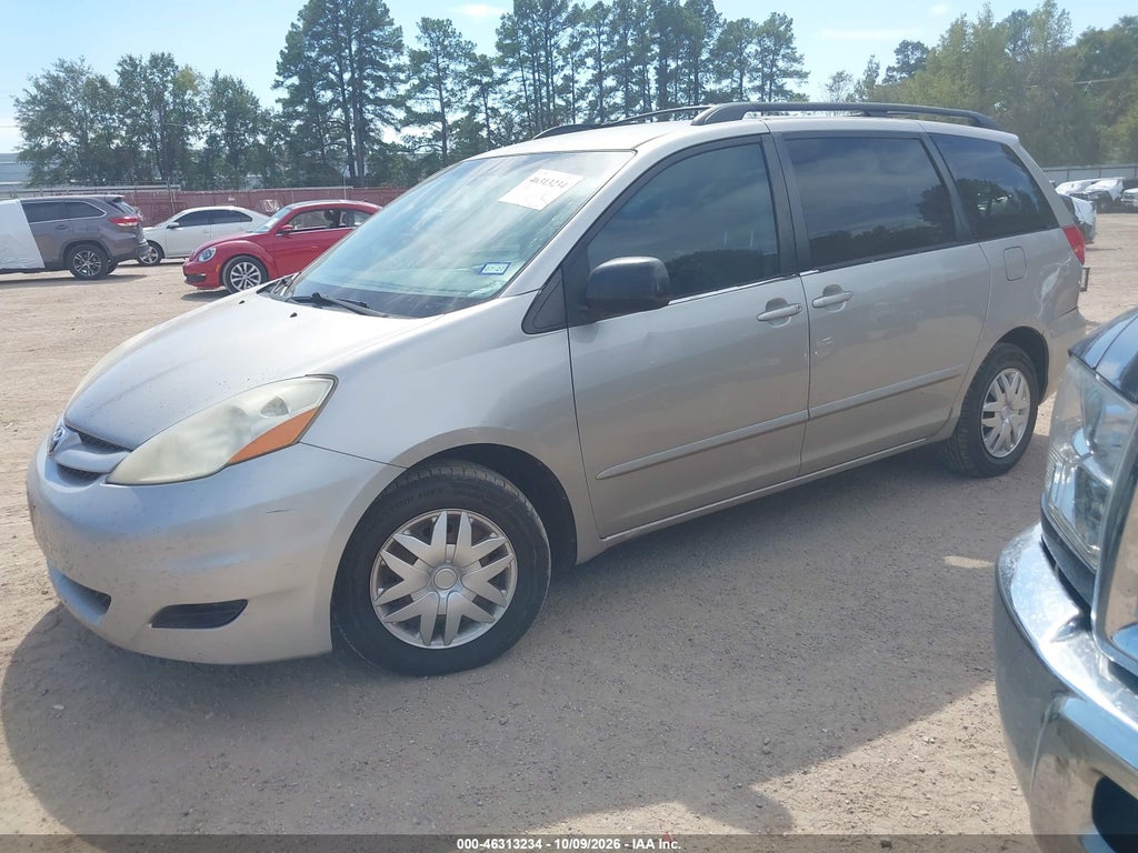 2010 Toyota Sienna CE/LE photo 2