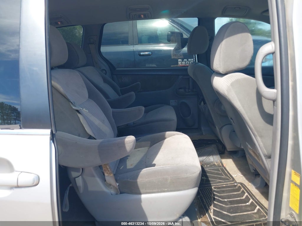 2010 Toyota Sienna CE/LE photo 8