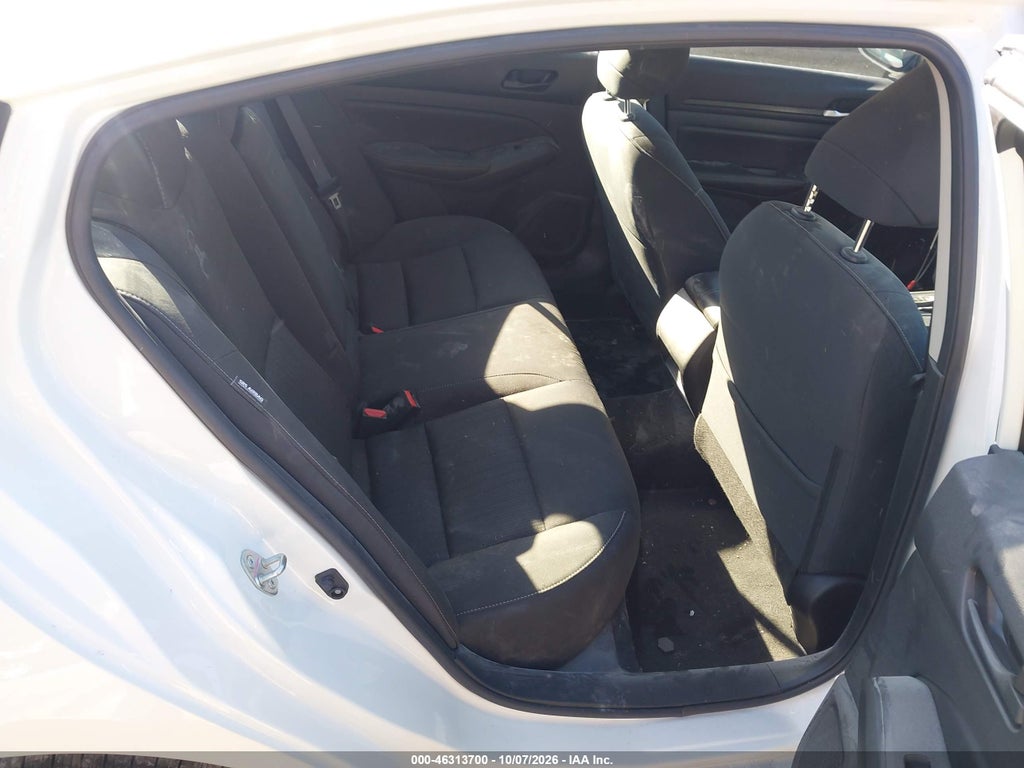 2025 Nissan Altima SV FWD photo 8