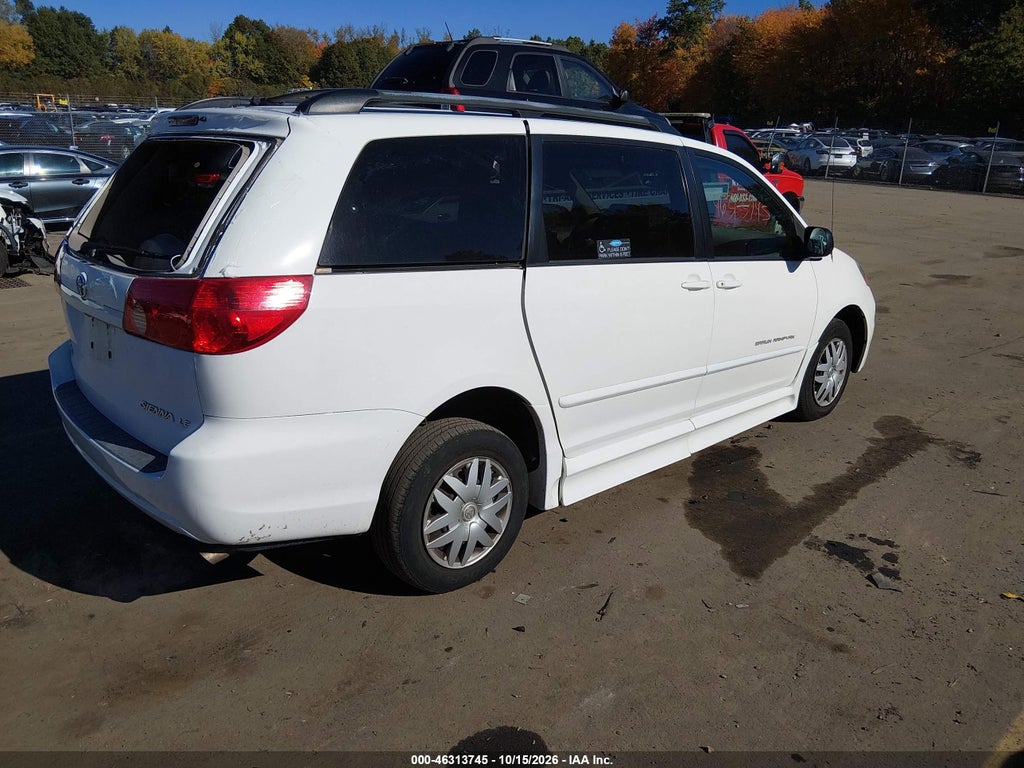 2008 Toyota Sienna LE photo 4