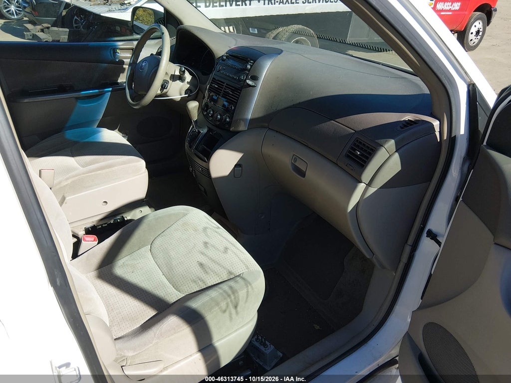 2008 Toyota Sienna LE photo 5