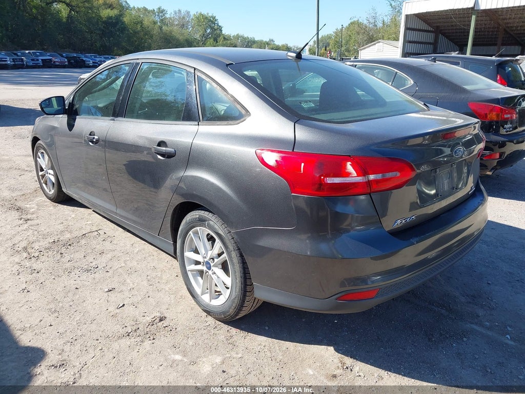 2015 Ford Focus SE photo 3