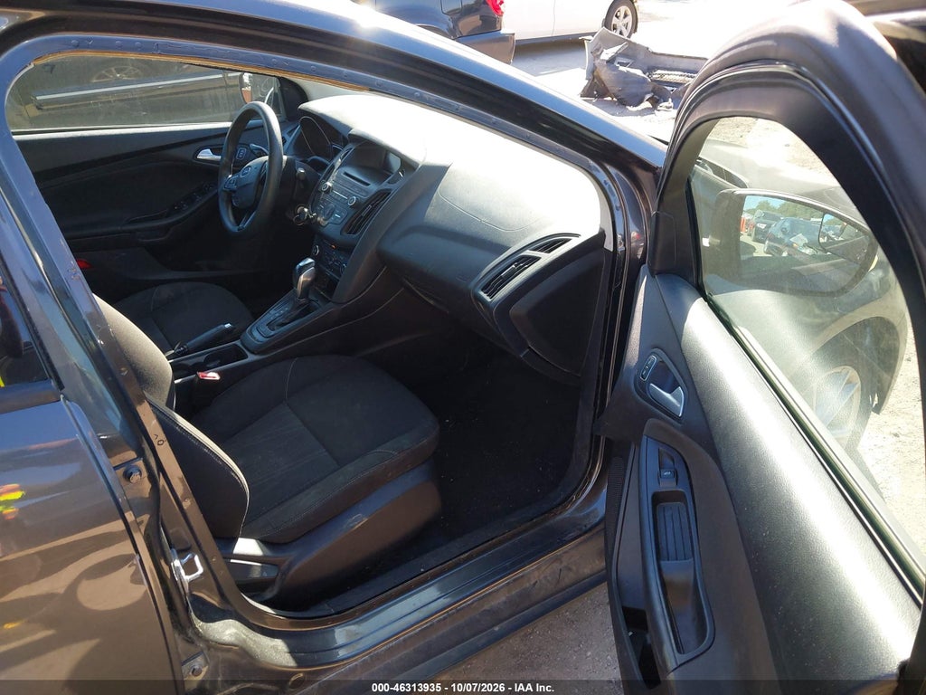 2015 Ford Focus SE photo 5