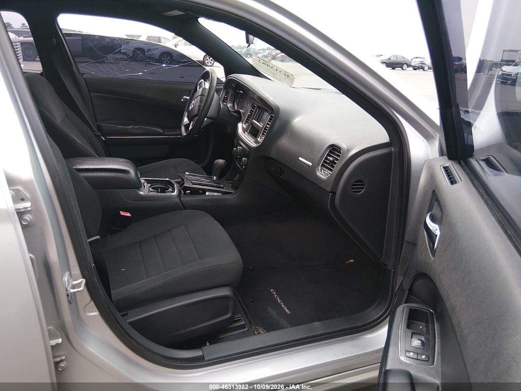 2012 Dodge Charger SE photo 5