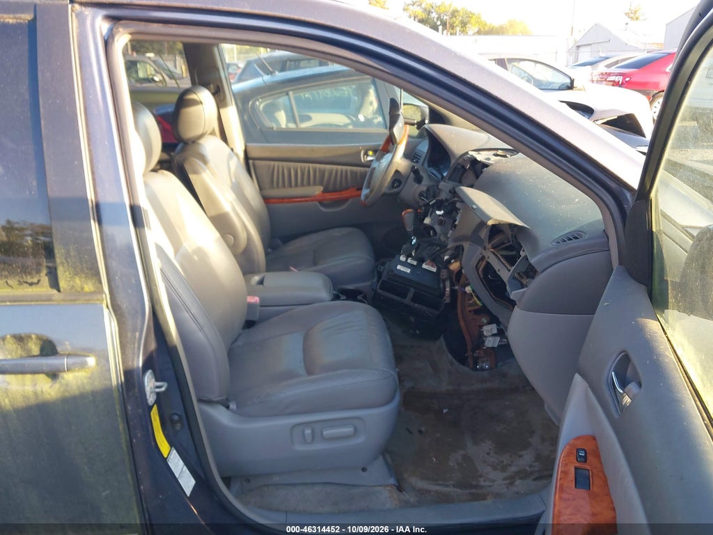2008 Toyota Sienna Limited photo 5