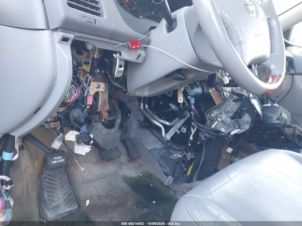 2008 Toyota Sienna Limited photo 6