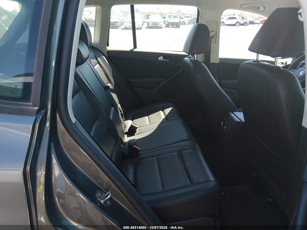 2016 Volkswagen Tiguan S photo 8