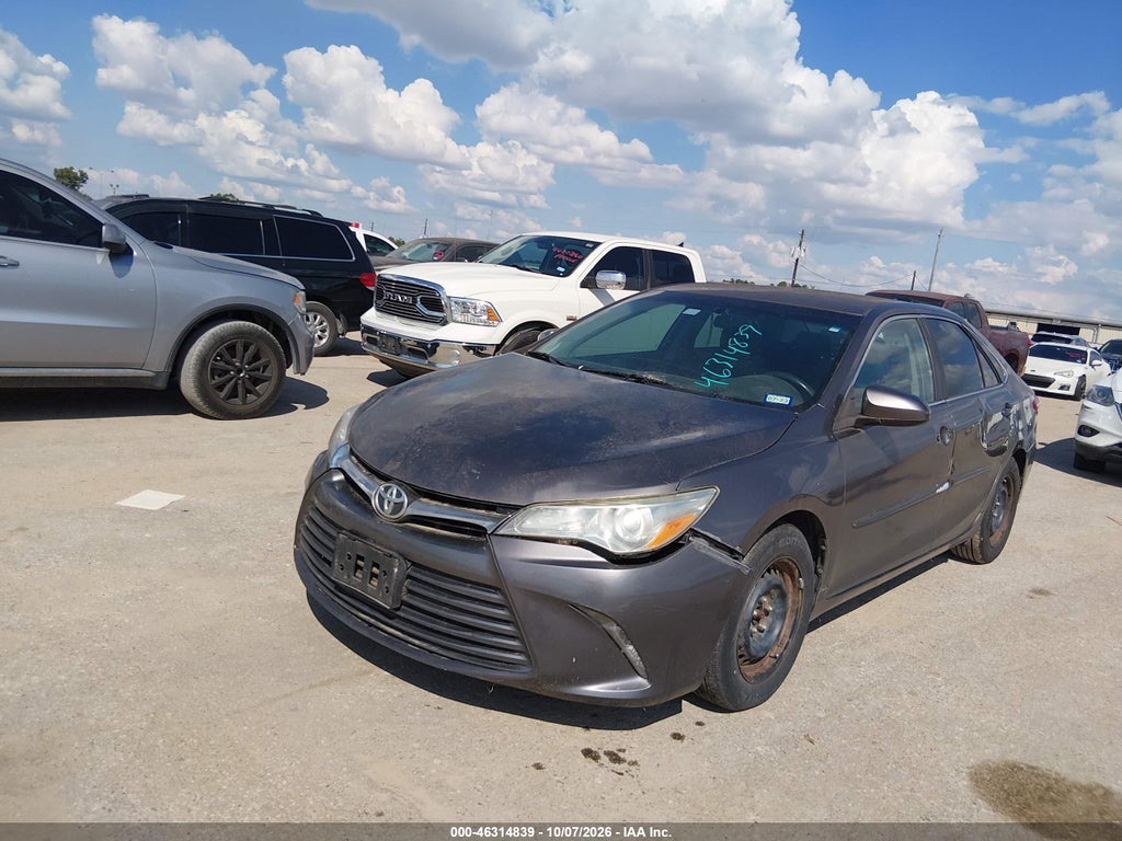 2015 Toyota Camry LE photo 2