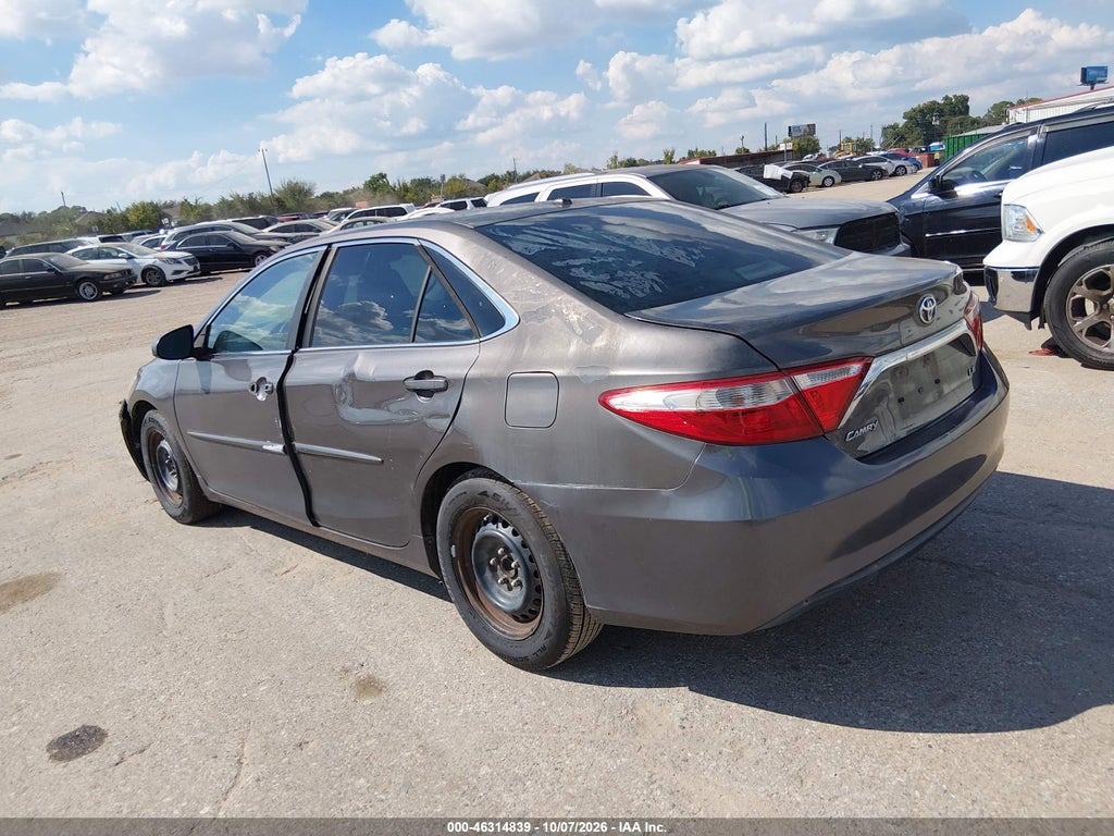 2015 Toyota Camry LE photo 3