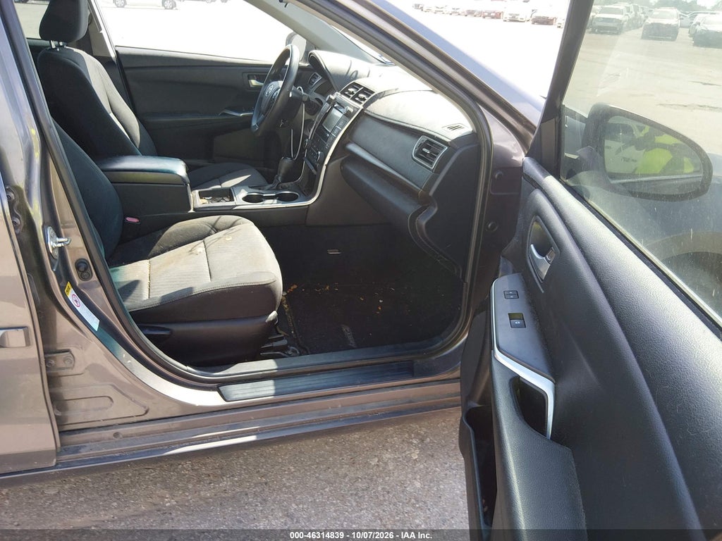 2015 Toyota Camry LE photo 5