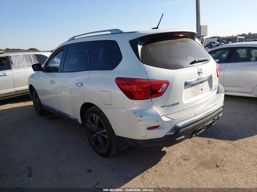 2017 Nissan Pathfinder Platinum photo 3