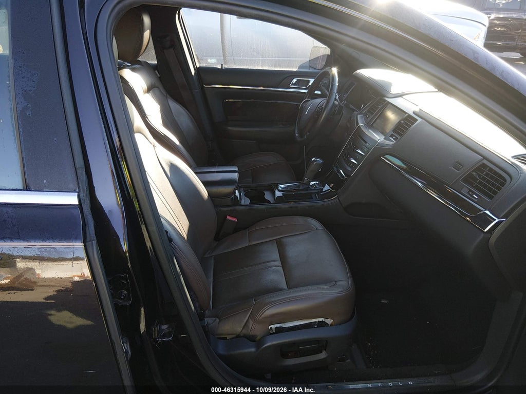 2013 Lincoln MKS photo 5