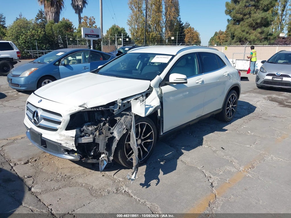 2016 Mercedes-Benz GLA 250 photo 2
