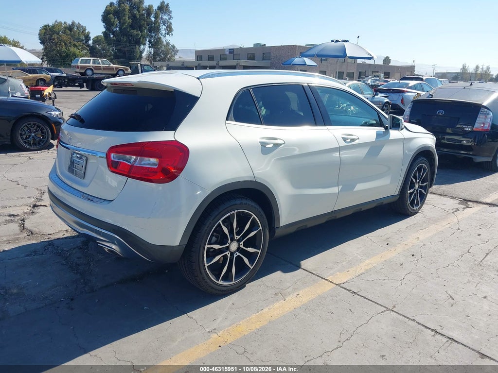 2016 Mercedes-Benz GLA 250 photo 4