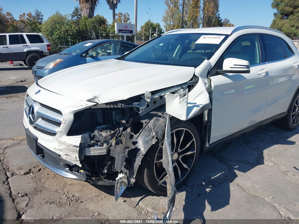 2016 Mercedes-Benz GLA 250 photo 6
