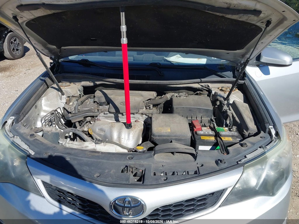 2014 Toyota Camry SE photo 10