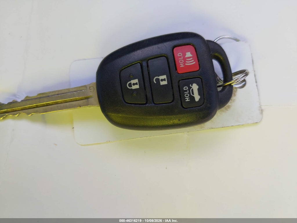 2014 Toyota Camry SE photo 11