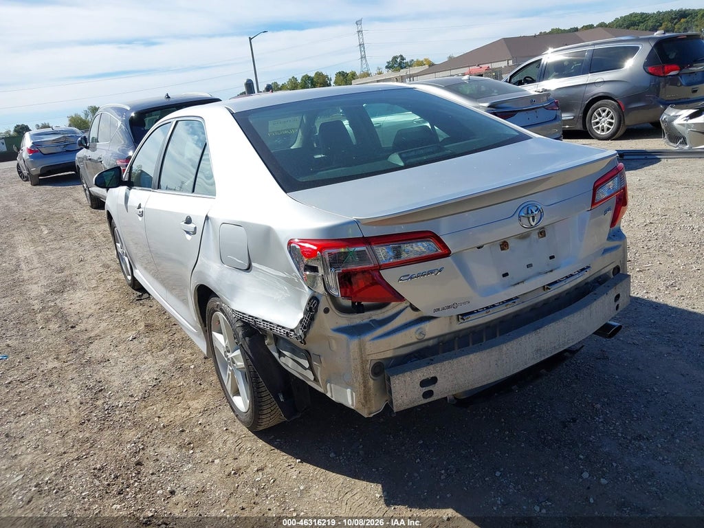 2014 Toyota Camry SE photo 3