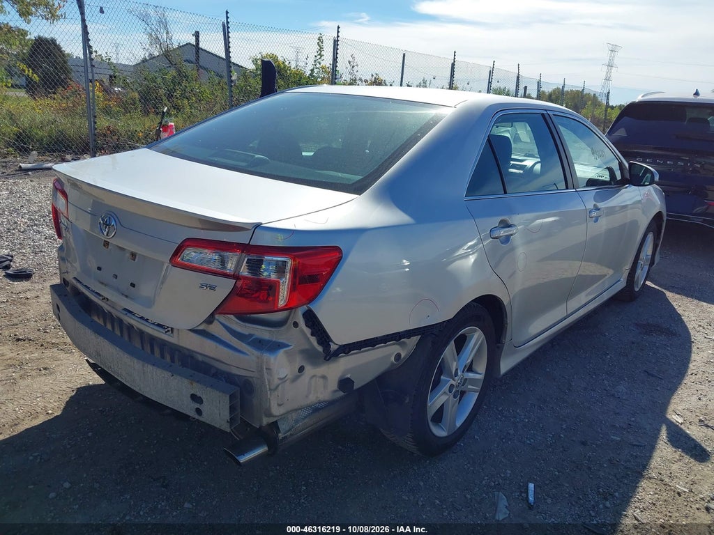 2014 Toyota Camry SE photo 4