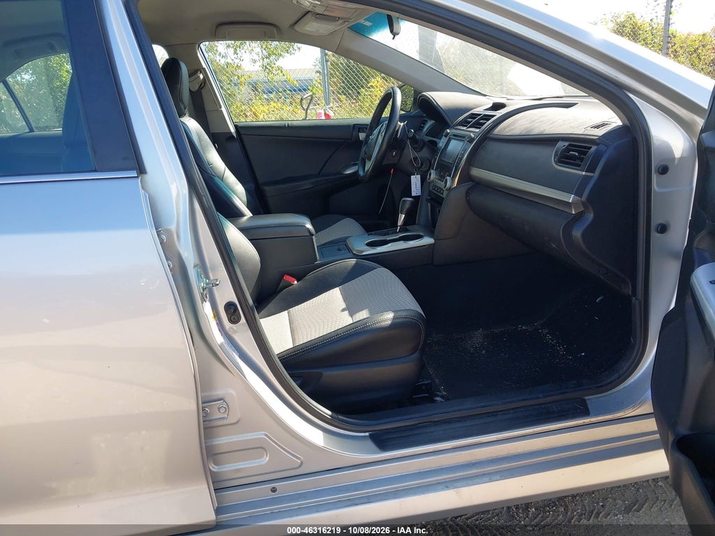 2014 Toyota Camry SE photo 5