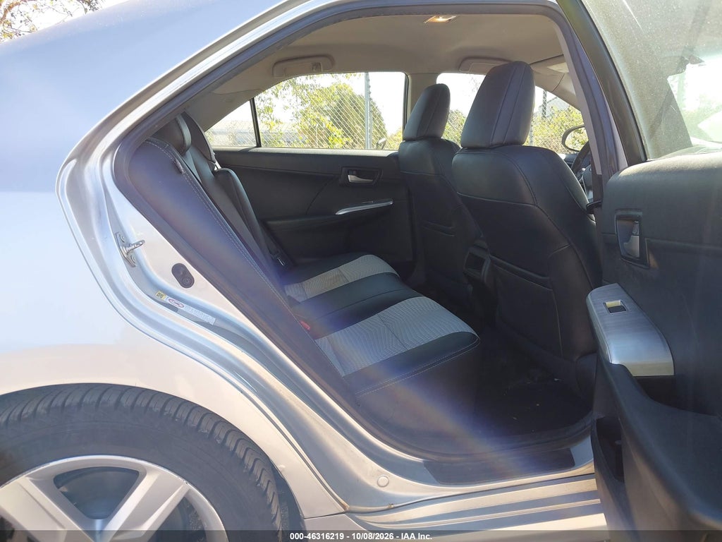 2014 Toyota Camry SE photo 8
