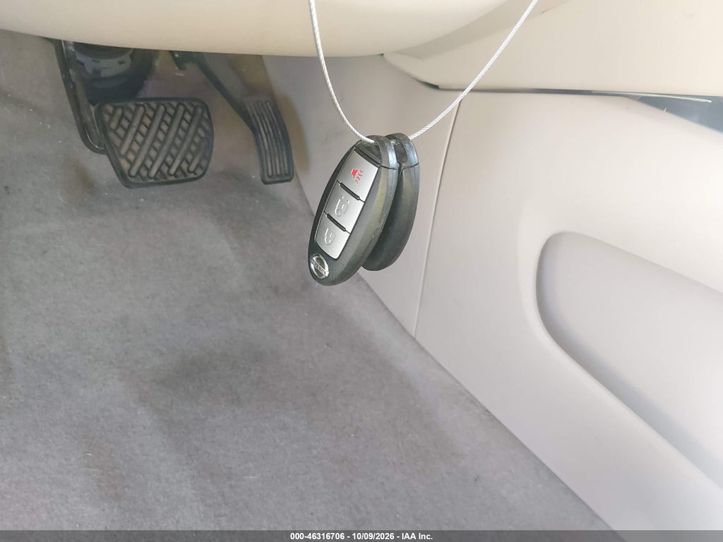 2013 Nissan Pathfinder SV photo 11