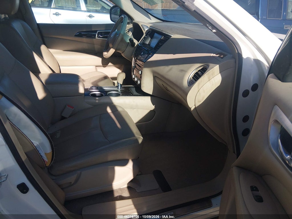 2013 Nissan Pathfinder SV photo 5
