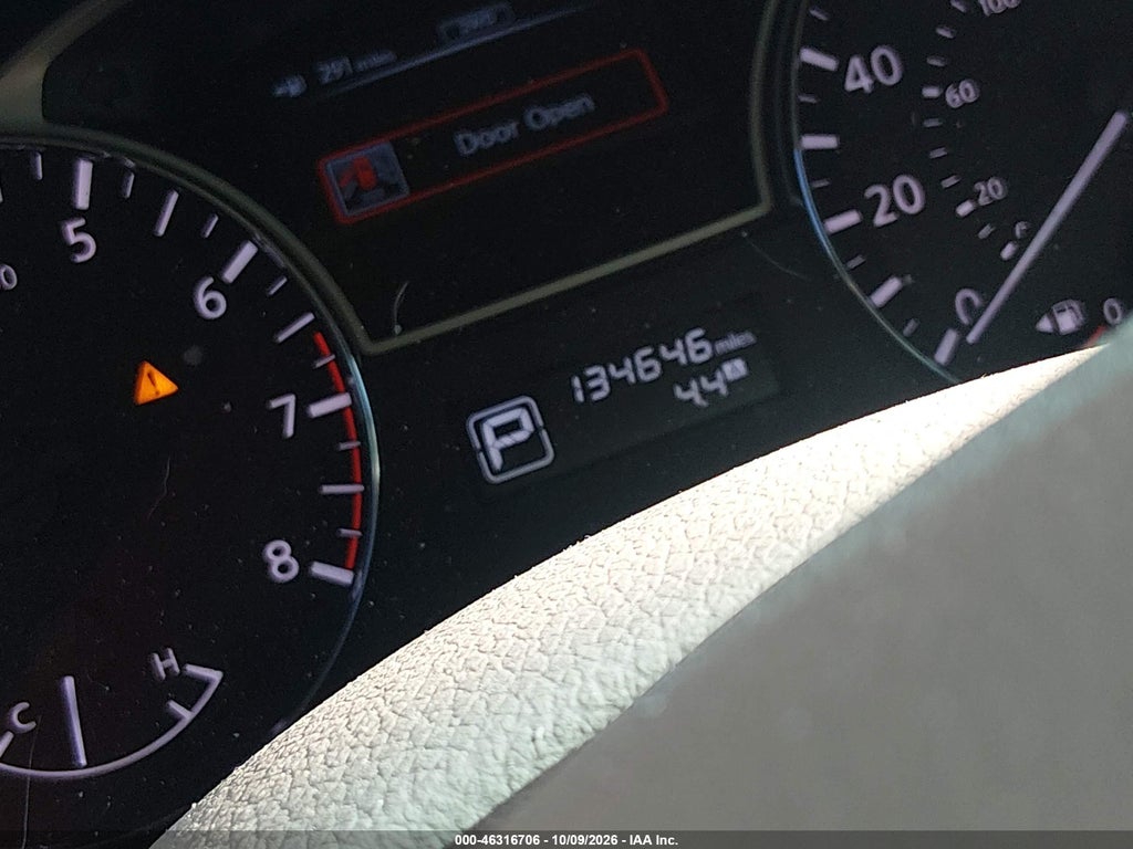 2013 Nissan Pathfinder SV photo 7
