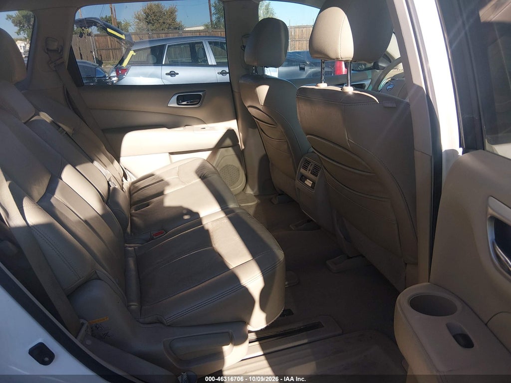 2013 Nissan Pathfinder SV photo 8
