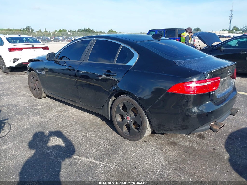 2018 Jaguar XE 25T photo 3