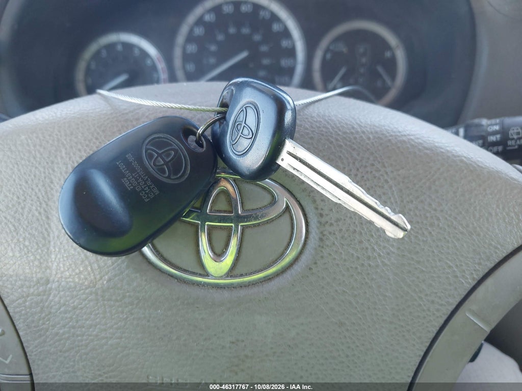 2004 Toyota Sienna LE photo 11