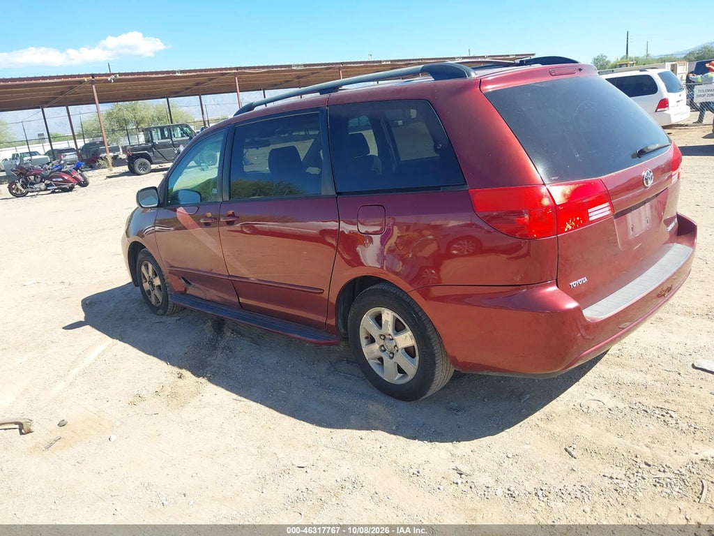 2004 Toyota Sienna LE photo 3
