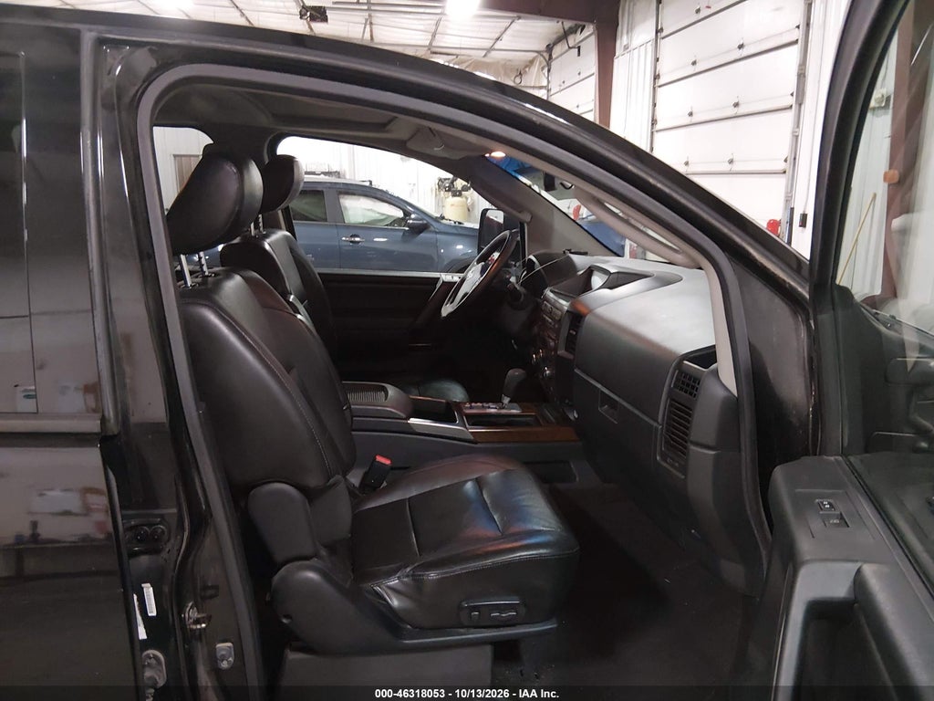 2010 Nissan Titan LE photo 5