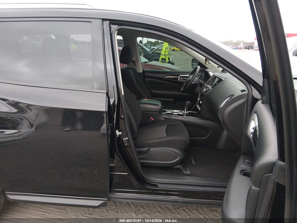 2019 Nissan Pathfinder SV photo 5