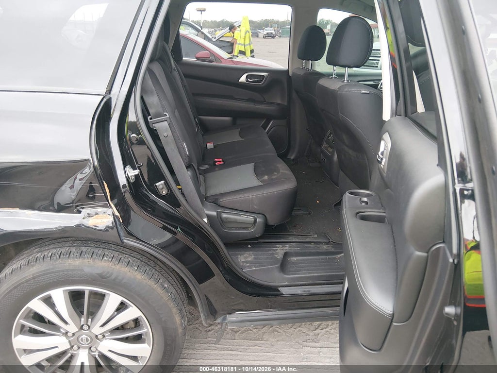 2019 Nissan Pathfinder SV photo 8