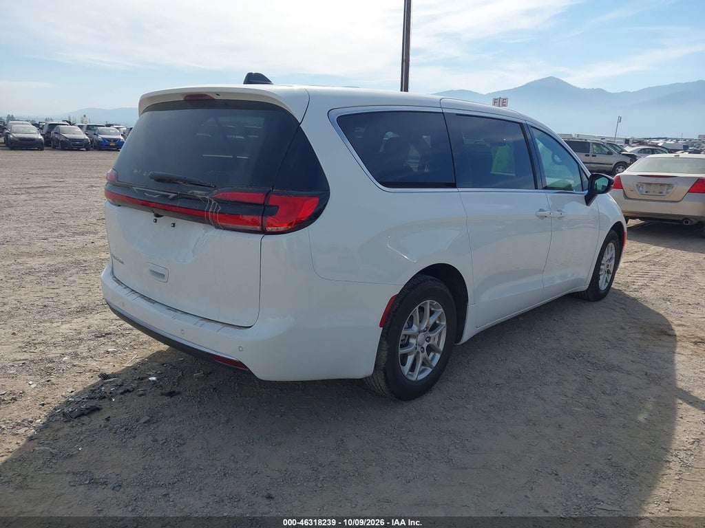 2027 Chrysler Pacifica photo 4