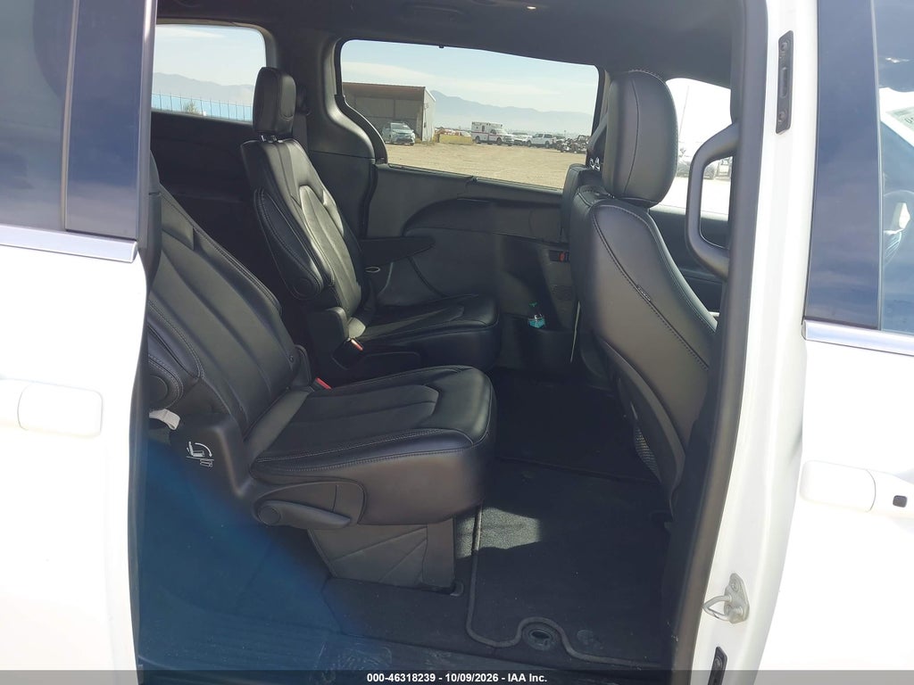 2027 Chrysler Pacifica photo 8