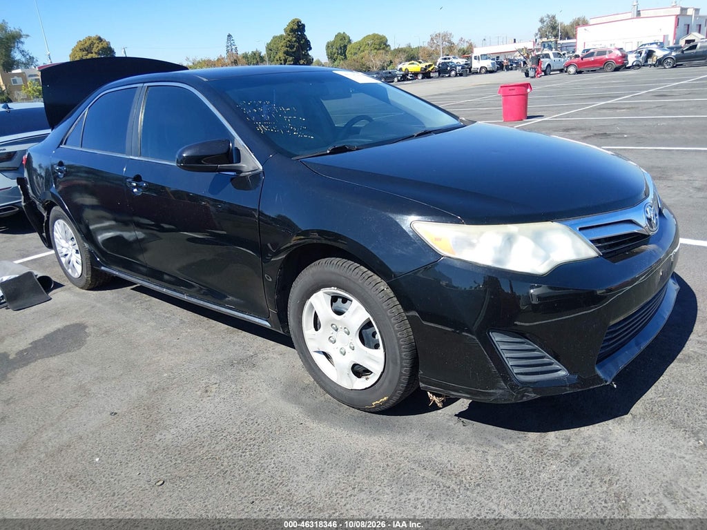 2014 Toyota Camry LE photo 1