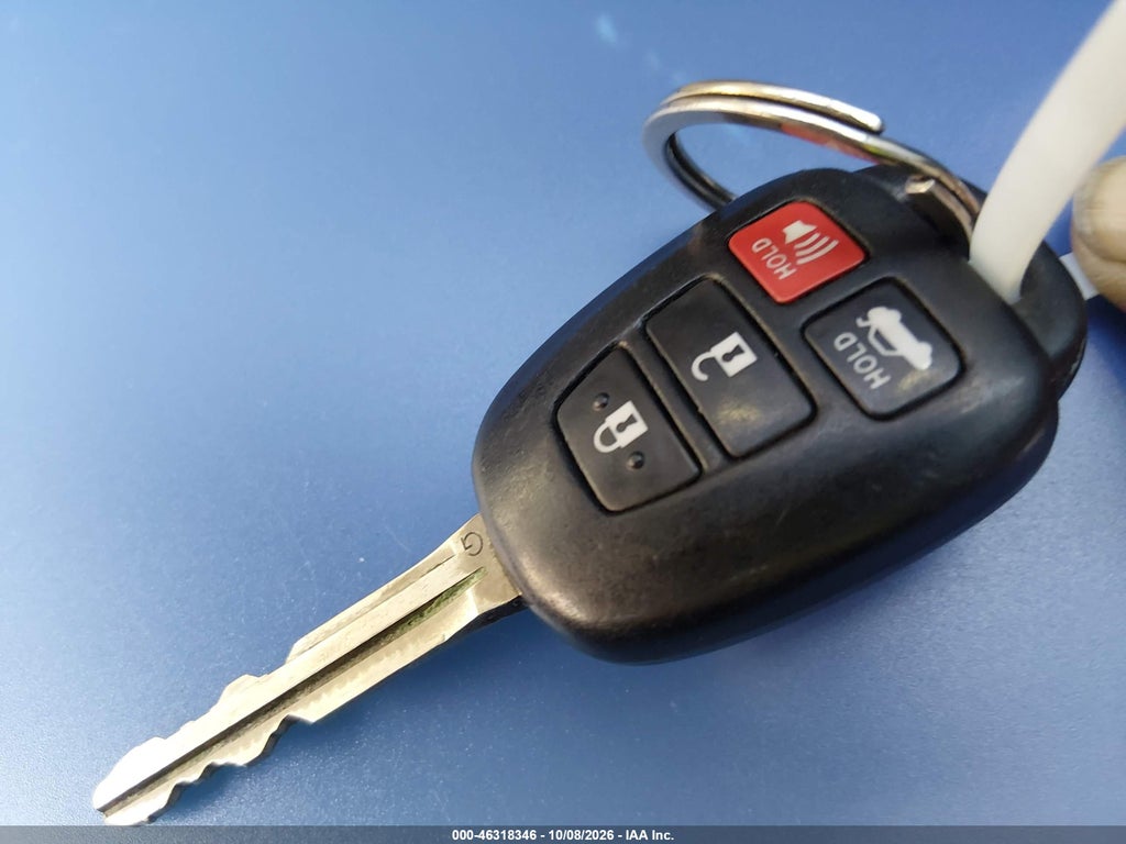 2014 Toyota Camry LE photo 11