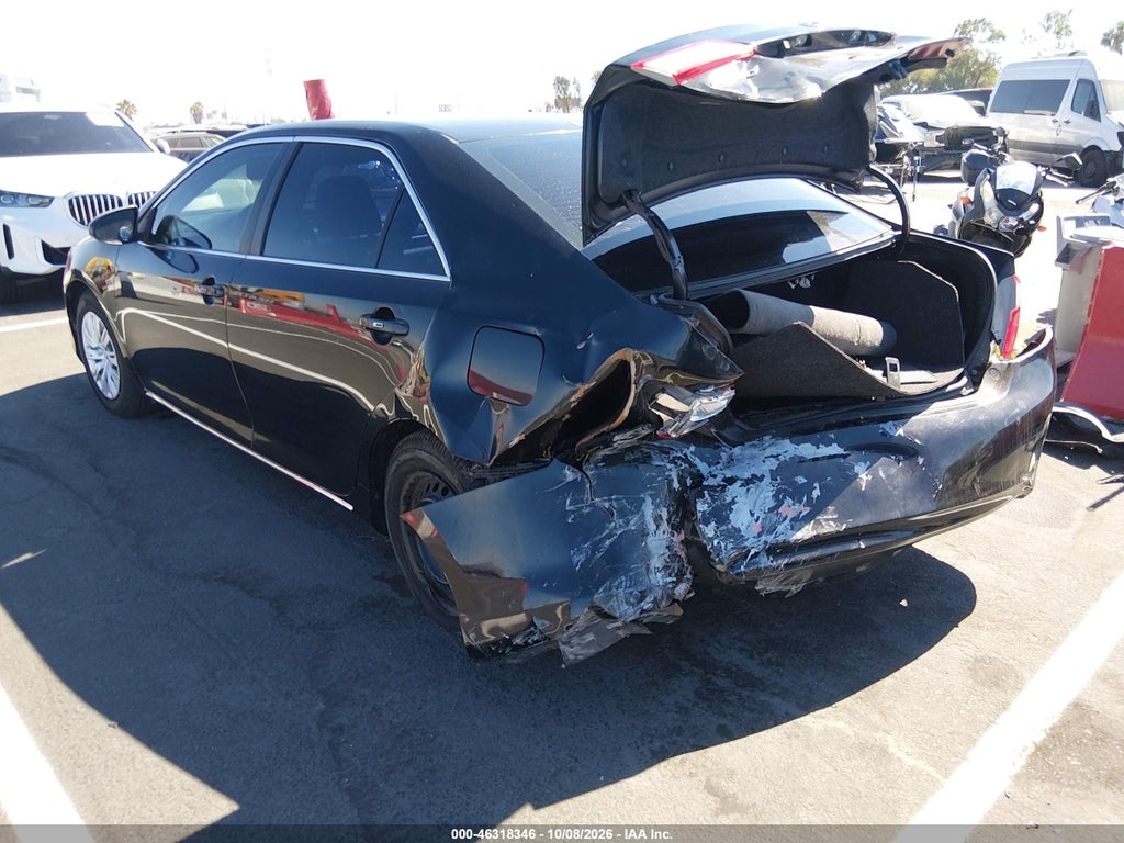 2014 Toyota Camry LE photo 3