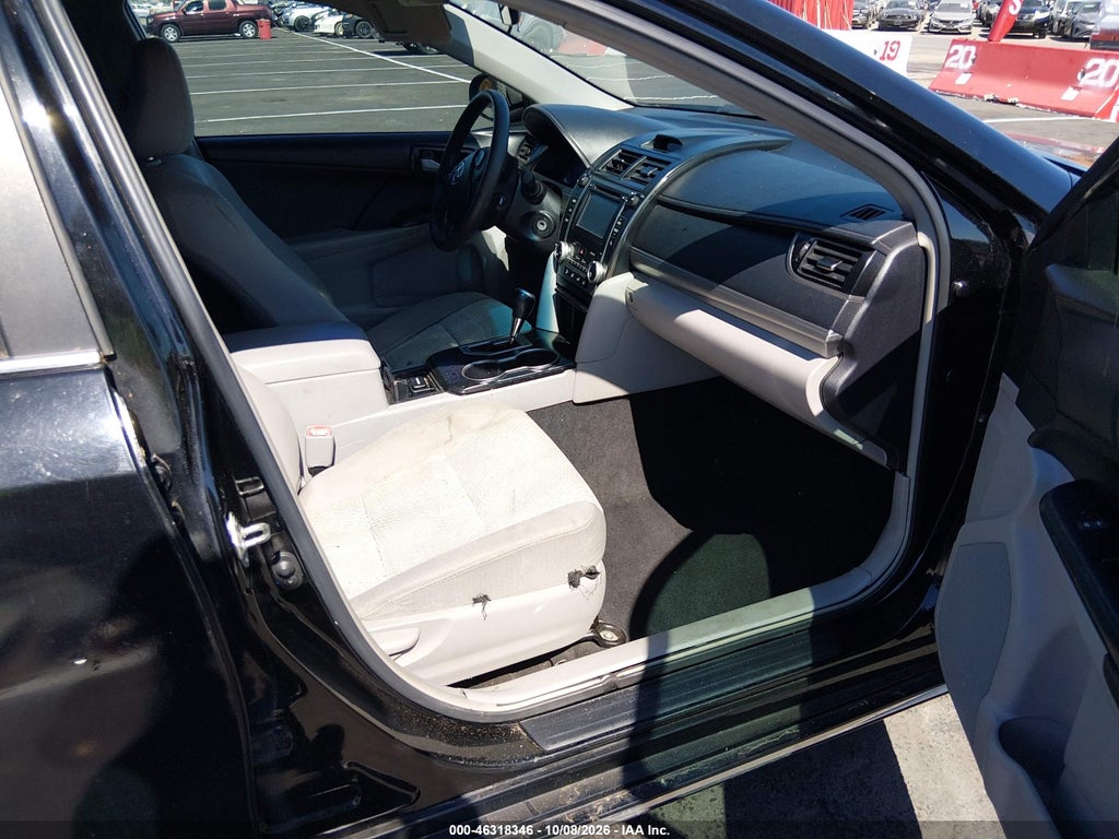 2014 Toyota Camry LE photo 5