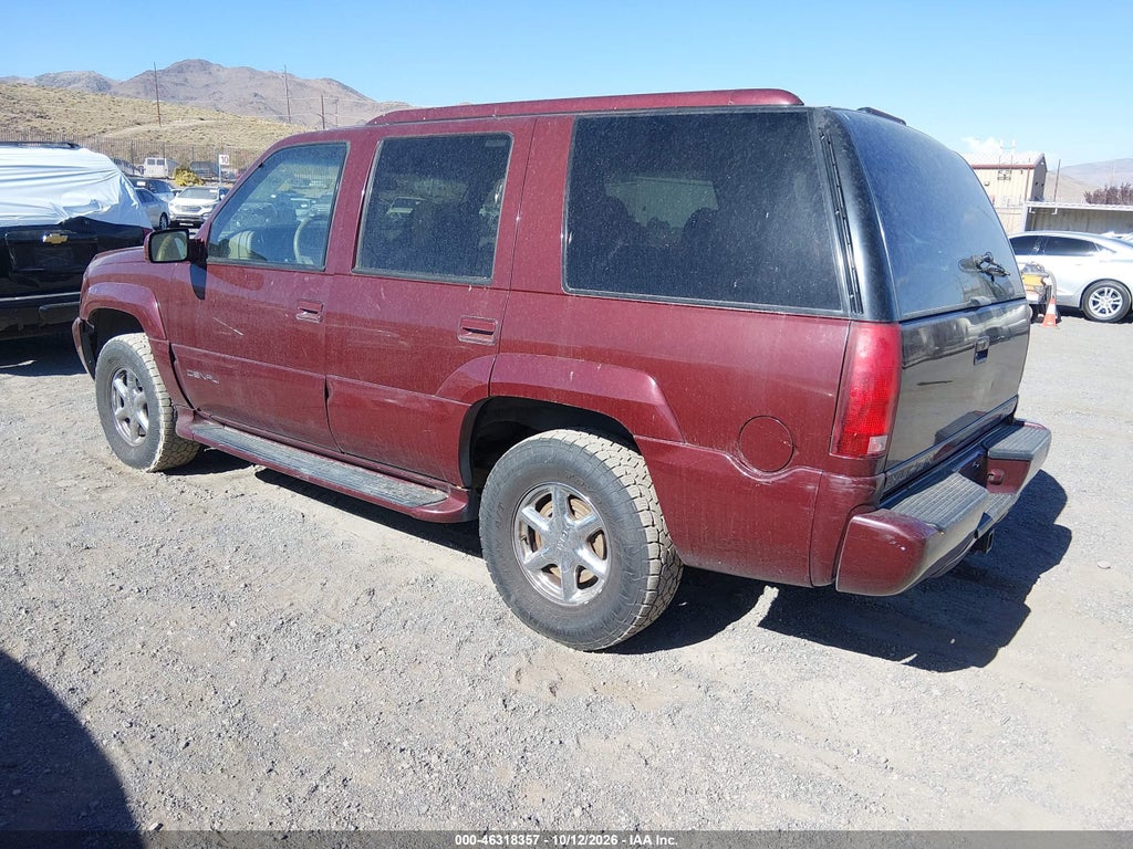 1999 GMC Yukon Denali photo 3