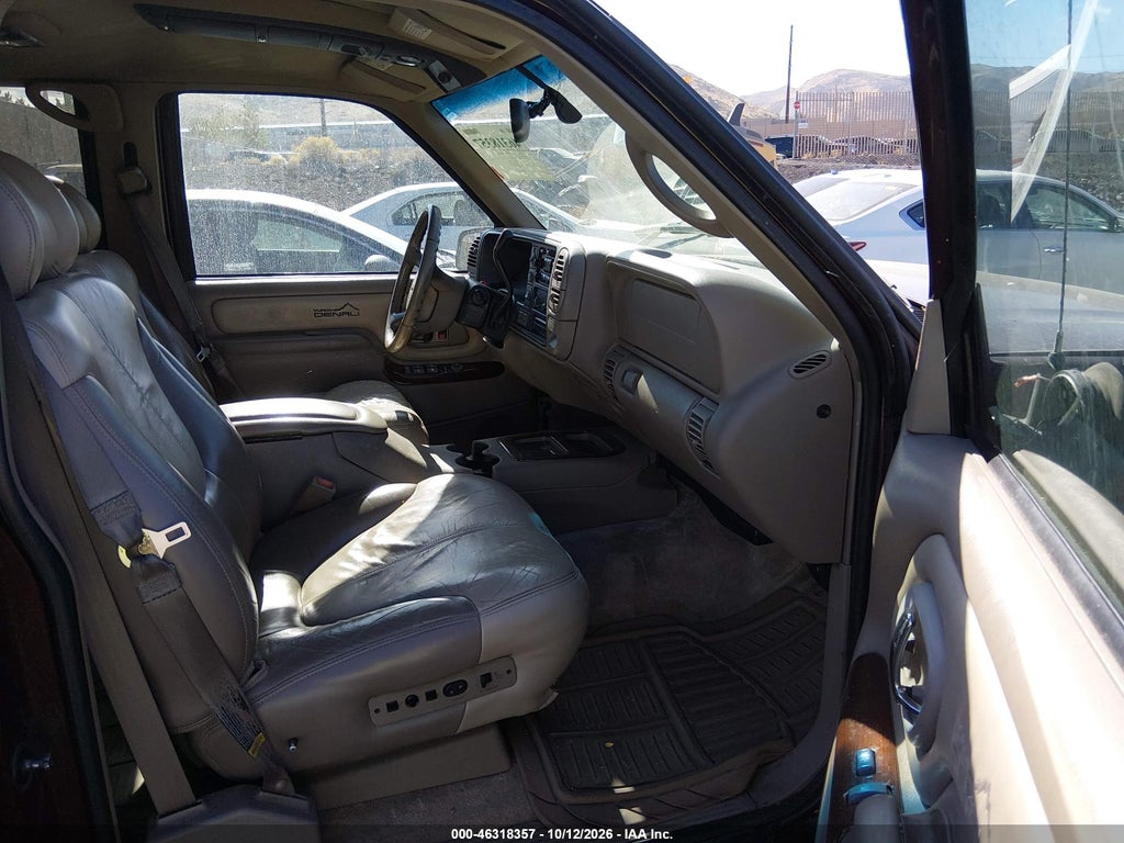 1999 GMC Yukon Denali photo 5
