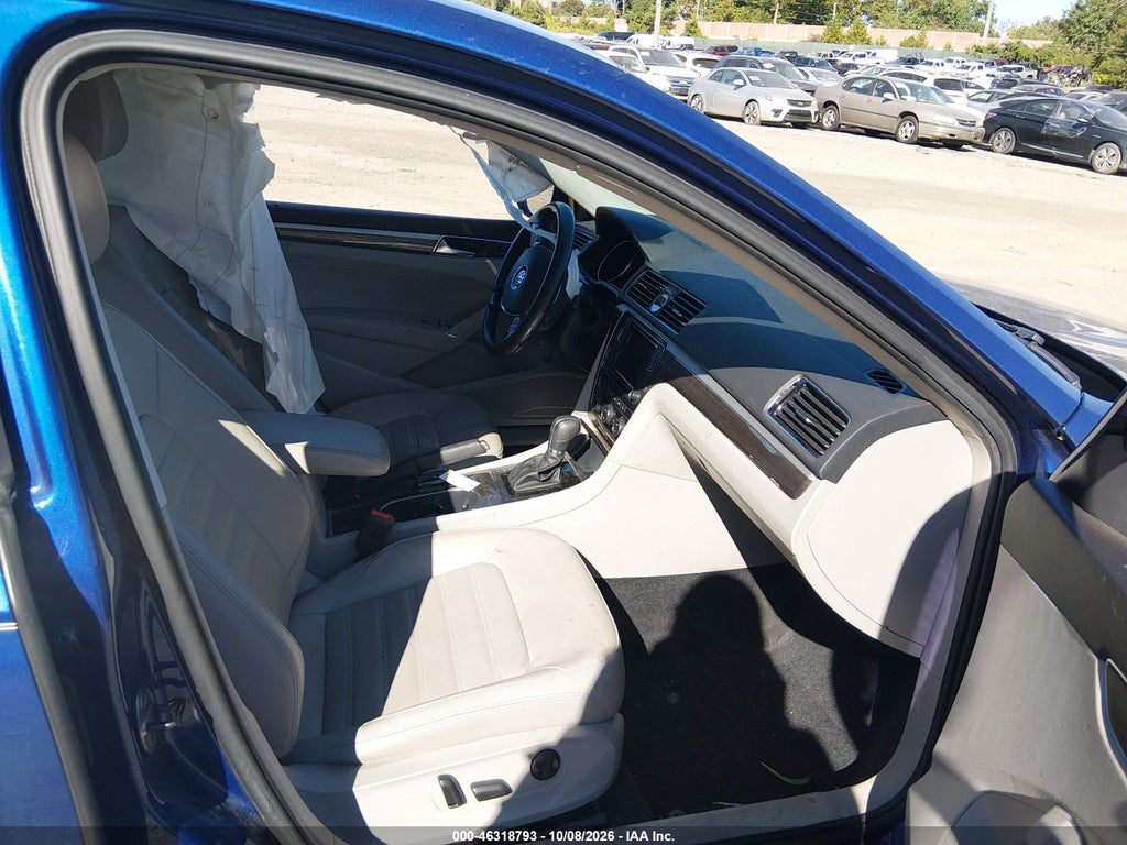 2017 Volkswagen Passat 1.8T SEL Premium photo 5