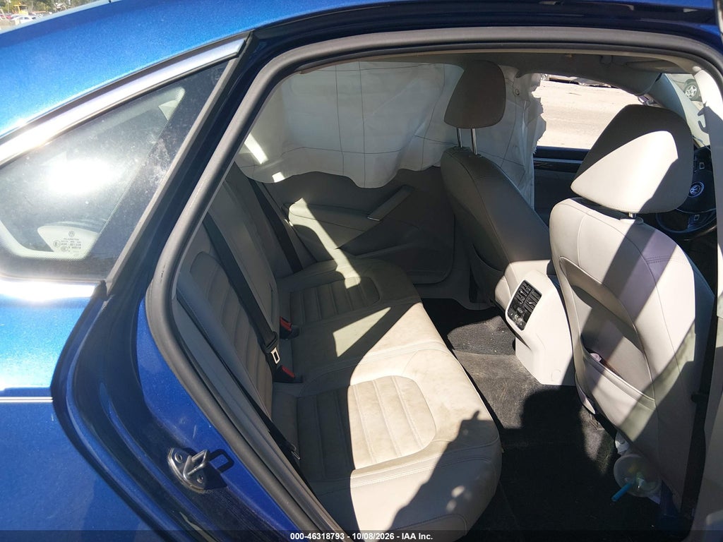 2017 Volkswagen Passat 1.8T SEL Premium photo 8