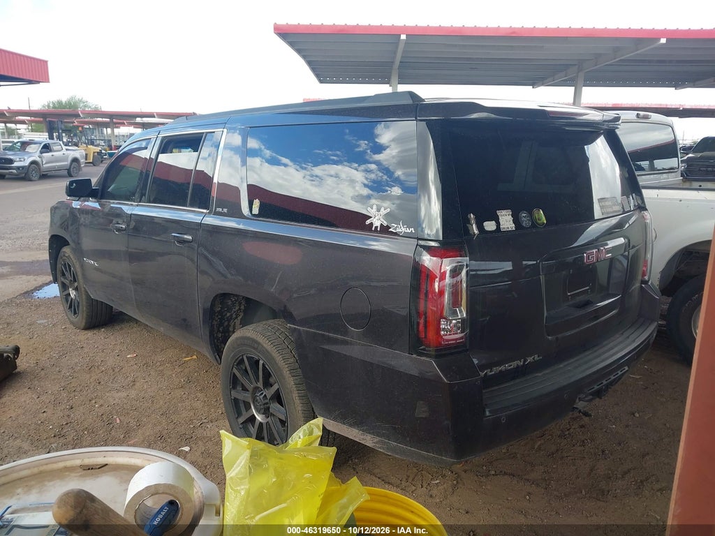 2017 GMC Yukon XL SLE photo 3