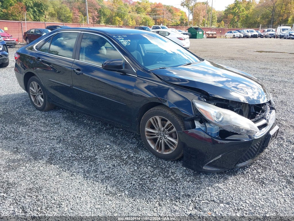 2017 Toyota Camry SE photo 1