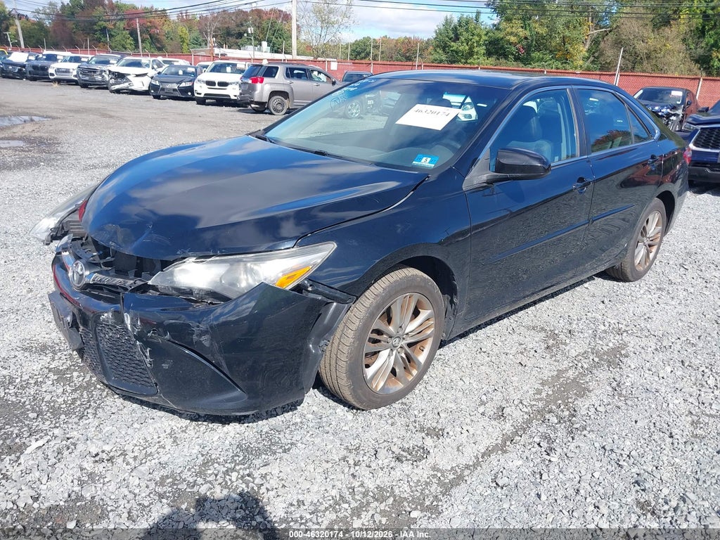 2017 Toyota Camry SE photo 2
