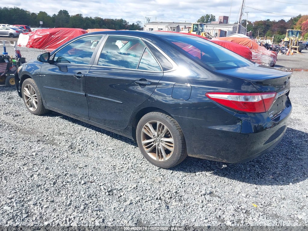 2017 Toyota Camry SE photo 3