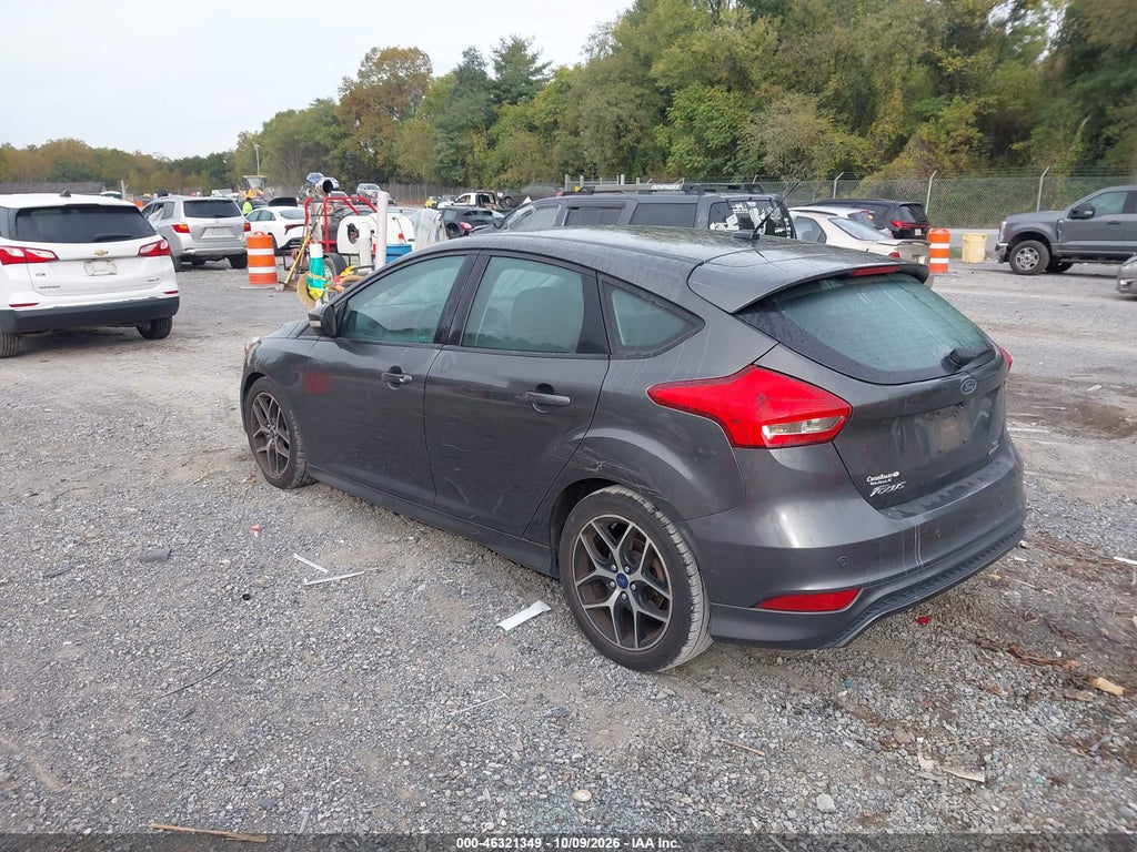 2015 Ford Focus SE photo 3